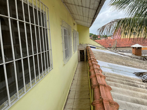 Casa Com 3 Dormitórios E Próxima De Comércios Em Itanhaém Litoral Sul De Sp