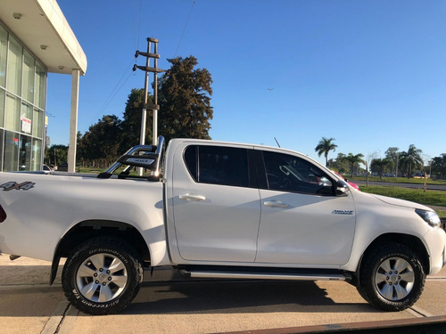 Imagen 2 de 10 de Toyota Hilux 4x4 Dc Sr 2.8 Tdi 6 Mt 2017 (int 7823)