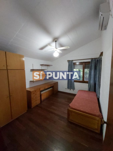 Imagen 9 de 17 de Casa De 5 Dormitorios Y Piscina En Altos Del Pinar. Venta Y Venta Anual