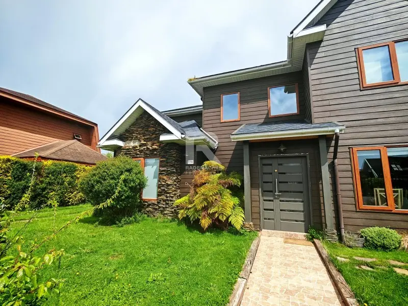 Imagen 4 de 21 de Espectacular Casa En El Mejor Barrio Urbano De Puerto Varas