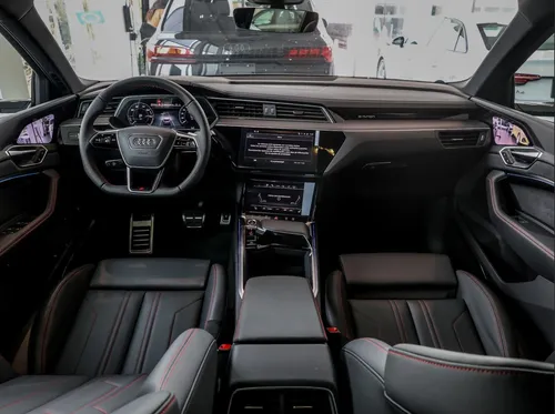 Audi Q8 Sportback E-Tron 0.0 55 S-Line Quattro