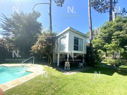Excelente Casa De Dos Plantas!- Ref: 3888