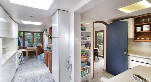 Casa En Arriendo De 5 Dorm. En Las Condes