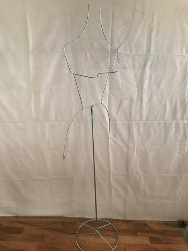 Exhibidor Ropa Alambre Mujer C/ Base Silueta Gancho Blister