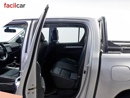 Imagen 22 de 25 de Toyota Hilux Srv 4x2 Turbo Diesel 2.8 2018 Excelente!!