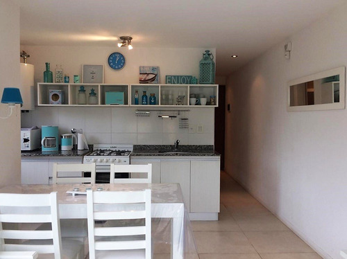 Imagen 2 de 17 de Hermoso Departamento De Un Dormitorio Con Piscina. A 5 Cuadras Del Mar. Cochera Mf. 545612