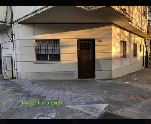 Se Vende Casa En Esquina Uruguayana Y Agraciada 3dorm, Patio