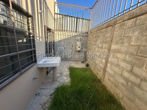 Rincones Del Marques, Renta - Casa Con 3 Recámaras 1 En Planta Baja, Sala De Tv | Air