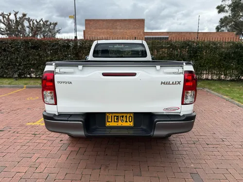 Toyota Hilux 2.7cc Mt 2022