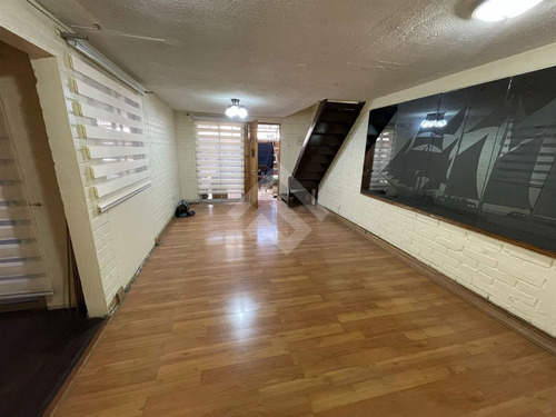 Casa En Venta De 4 Dorm. En Maipú