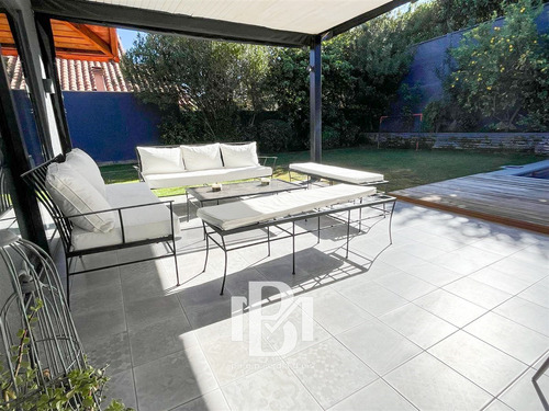 Casa En Venta De 3 Dorm. En Lo Barnechea