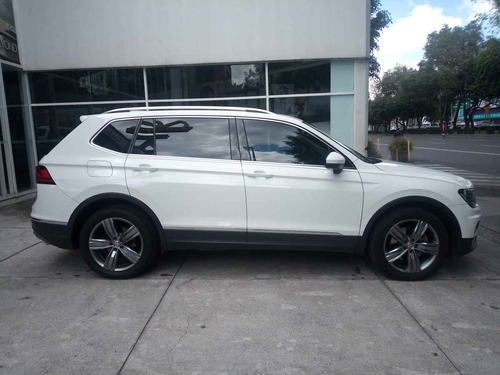 Imagen 6 de 14 de Volkswagen Tiguan 2019 5p Highline L4/2.0/t Aut