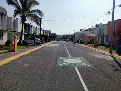 Casa En Venta En Fraccionamiento Los Almendros En Ayala Morelos