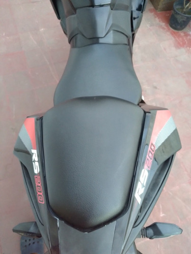 Bajaj Rouser Rs200