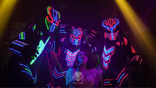 Imagen 2 de 5 de Show Robots De Led Depredadores Luminosos Láser Shows
