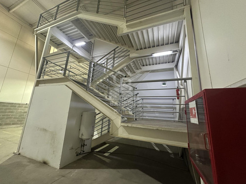 Bodega Con Oficina | Lampa