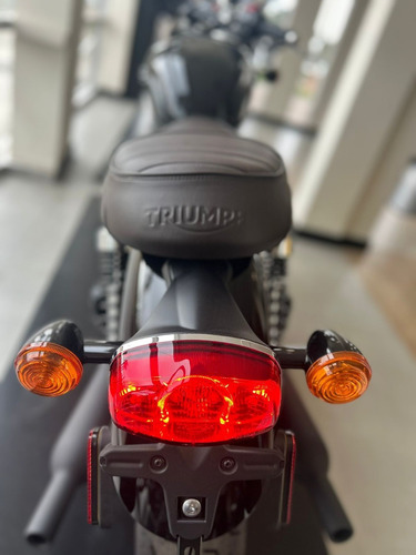 Triumph Bonneville T120 Black