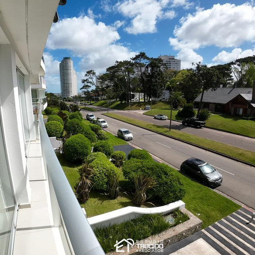 Imagen 6 de 14 de Alquiler Temporal ! Parada 18 Playa Mansa, 1 Dormitorio, Balcón, Excelentes Amenities.