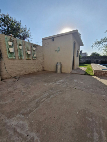 Casa En Venta Con Pileta En Rojas