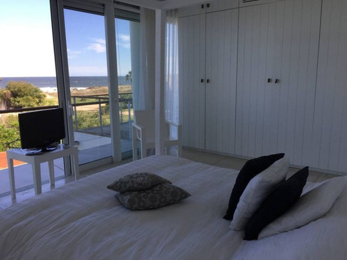 Casa En Alquiler De 3 Dormitorios En Punta Piedras