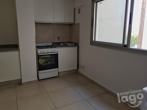 Imagen 3 de 18 de Departamento En Venta De 2 Dormitorios C/ Cochera En Centro