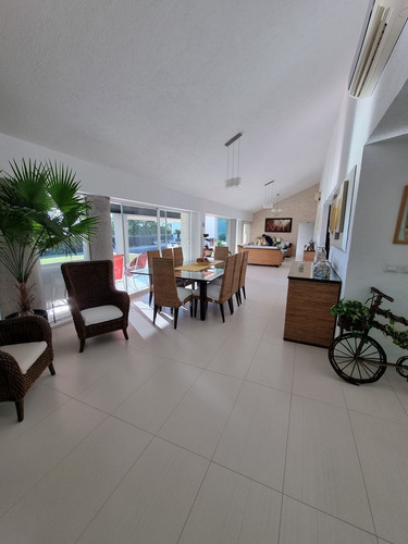 Hermosa Casa En Venta En Colinas De Santa Fe, Morelos