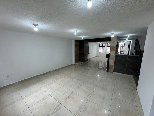 Casa Con Uso De Suelo Comercial De 290m2 En División Del Norte