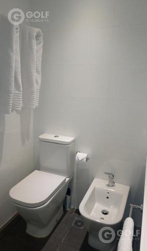Vendo Apartamento De 1 Dormitorio Con Muebles Y Garaje, Renta Del 7% Aprox, Forum, Puerto Del Buceo