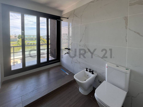 Casa Al Agua En Virazón Nordelta Con 4 Suites Y Tercera Planta.