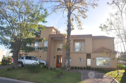Imagen 1 de 30 de Casa De Categoría En La Mejor Ubicación De San Matias - 330m2 Cubiertos Oportunidad!