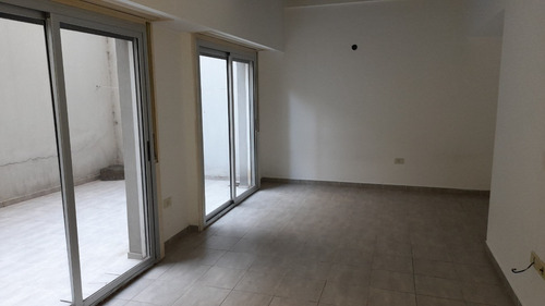 Departamento Planta Baja 5 Y 45 Dormitorio Con Placard, Patio, Cochera