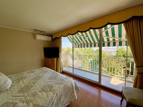 Casa En Venta De 4 Dorm. En La Reina