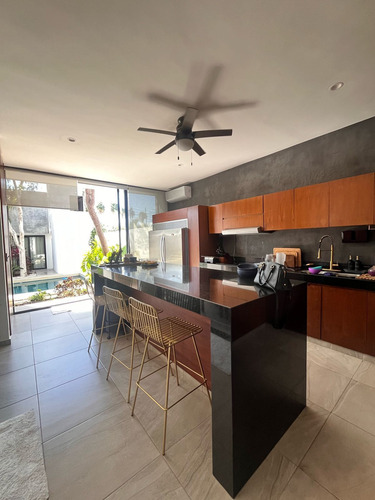 Casa Con 4 Habitaciones Y Alberca En Venta En Montebello