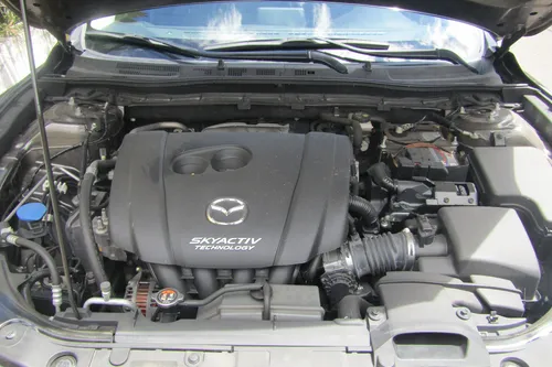 Mazda 3 2.0 Touring MT