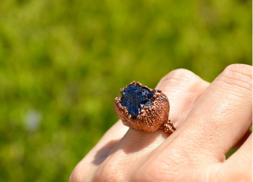 Imagen 5 de 9 de Anillo Texturado Con Piedra Natural Turmalina Negra Y Cobre