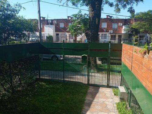 Casa 2 Dormitorios, Patio Y Jardin Al Frente. Barrio La Teja