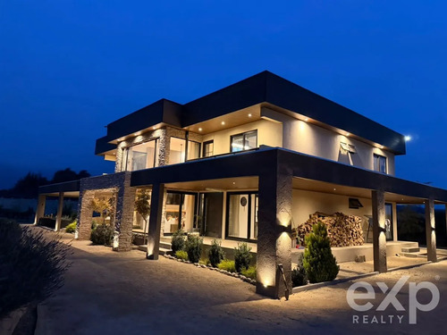 Parcela En Venta En Olmué. Gran Casa Moderna De 7 Dorm.