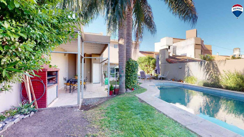 Imagen 8 de 30 de Casa 5 Ambientes En Venta Castelar Norte