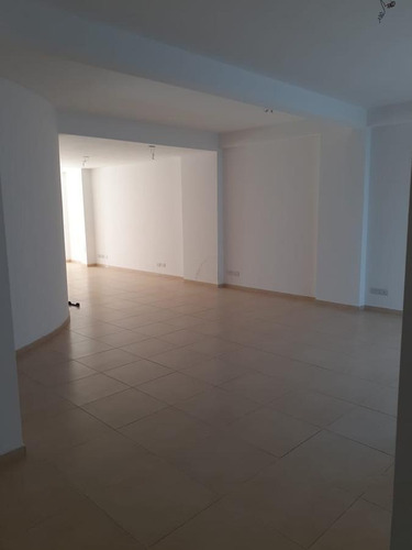 Imagen 2 de 8 de Local Comercial De 95 M2 En Barrio Lourdes, Rosario