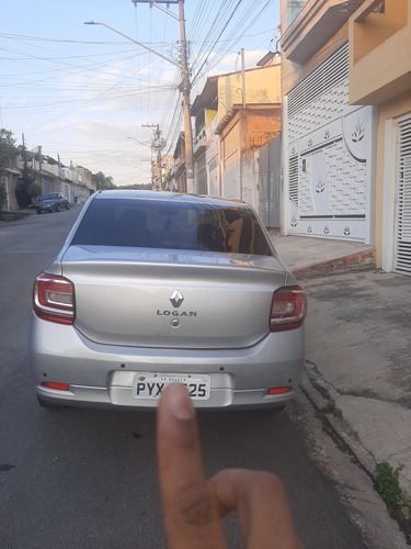 Imagem 4 de 11 de Renault Logan 2017 1.0 12v Expression Sce 4p