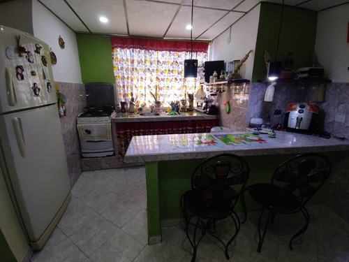 Imagen 9 de 19 de Se Vende Hermosa Moderna Y Remodelada Casa En Los Acuarianos El Limon Zona Aragua Buen Precio 04243785803