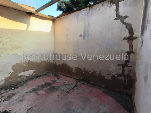 Terreno Comercial Con Ubicacion Estrategica Calle Paez Centro La Victoria 532 Metros Alto Trafico Listo Para Firmar Estef 25-6101