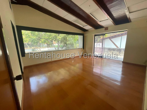 Amplia Casa Comercial En Alquiler En Chuao 25-17902