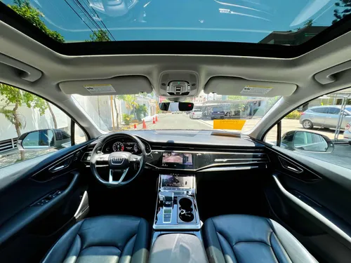 Audi Q7 .
