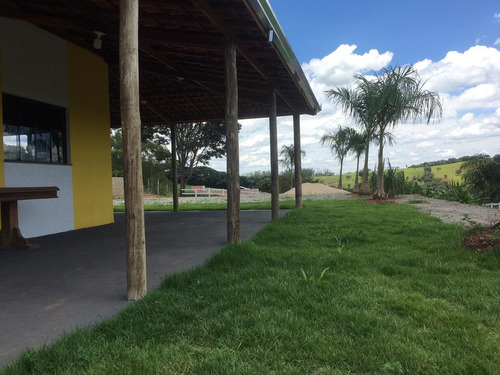 Chácara Em Caxambu Com 1500 M2 , Casa Com Ótimo Acabamento , Bela Vista , 8 Klm De Caxambu , Piscina. - 1039