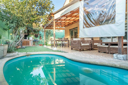 Casa En Venta De 3 Dorm.con Piscina, Lo Cañas, La Florida