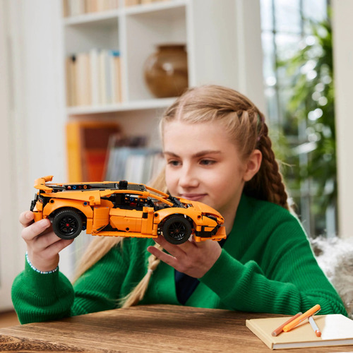 Lego Technic - Lamborghini Huracán Tecnica Orange (42196) Cantidad de piezas 806
