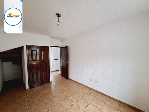 Hermosa Casa De Tres Niveles A La Venta.