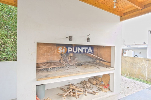 Imagen 15 de 21 de Apartamento En Playa Mansa A La Venta