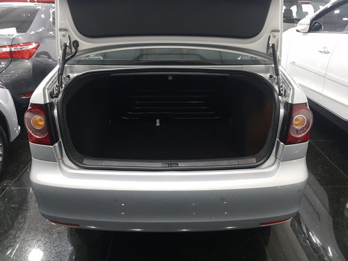 Volkswagen Polo Sedan 1.6 Mi Comfortline 8v Flex 4p